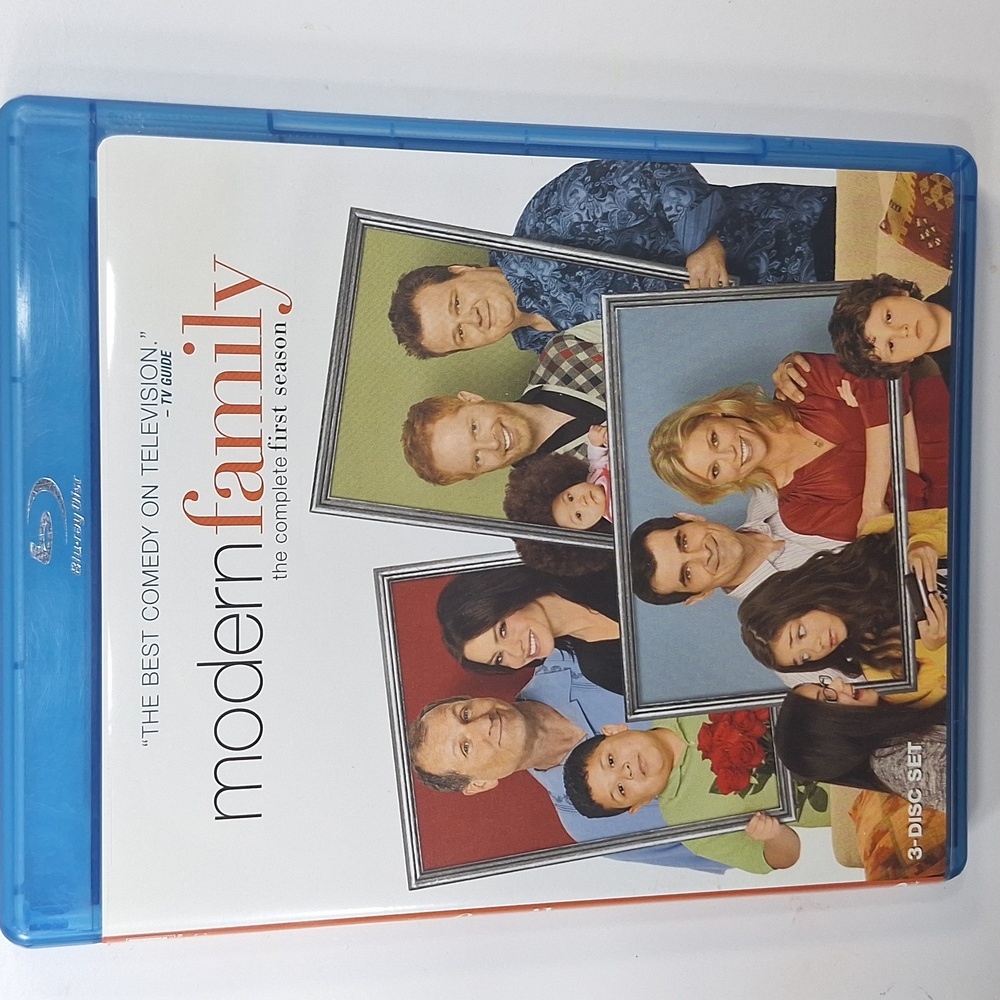 Modern Family: The Complete First Season Blu-ray Set